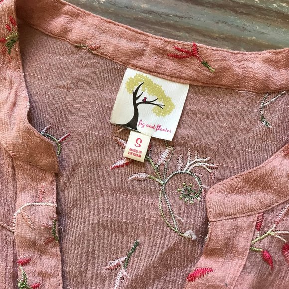 Fig and Flower Pink Embroidered Button Up Shirt Blouse Anthropologie Top - Picture 5 of 9